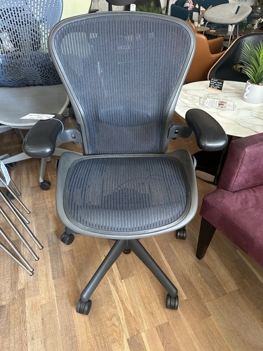 Herman miller aeron size - b, in