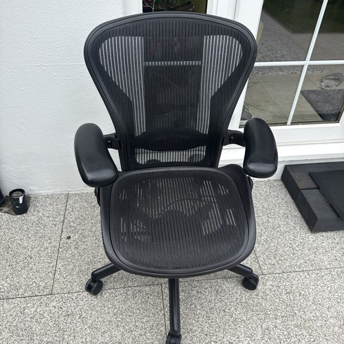 Herman miller aeron - miller, size