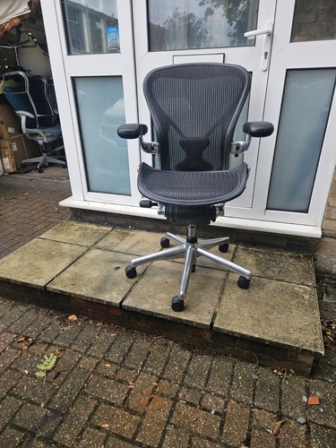 Herman miller aeron posturefit - aeron,