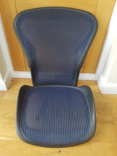 Herman miller size mesh set - miller, b