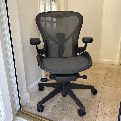 Herman miller aeron - chair, size