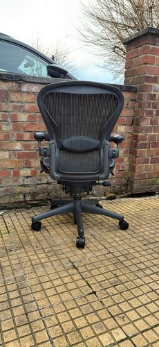 Herman miller aeron chair - herman, size