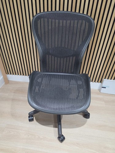 Herman miller aeron - miller, size