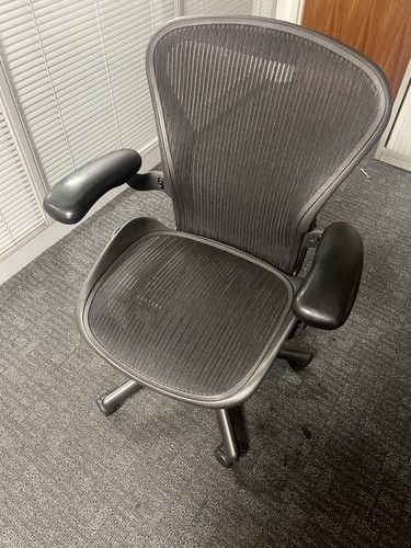Herman miller aeron chair - miller,