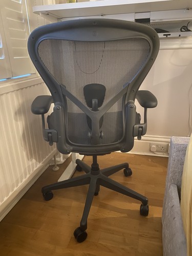 Herman miller aeron chair - miller,
