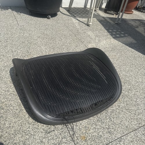 Herman miller aeron - b, size