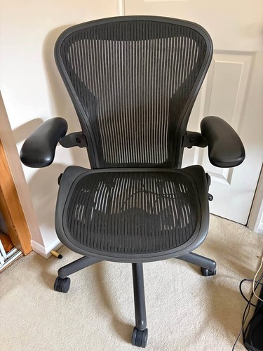 Herman miller aeron chair - herman, size